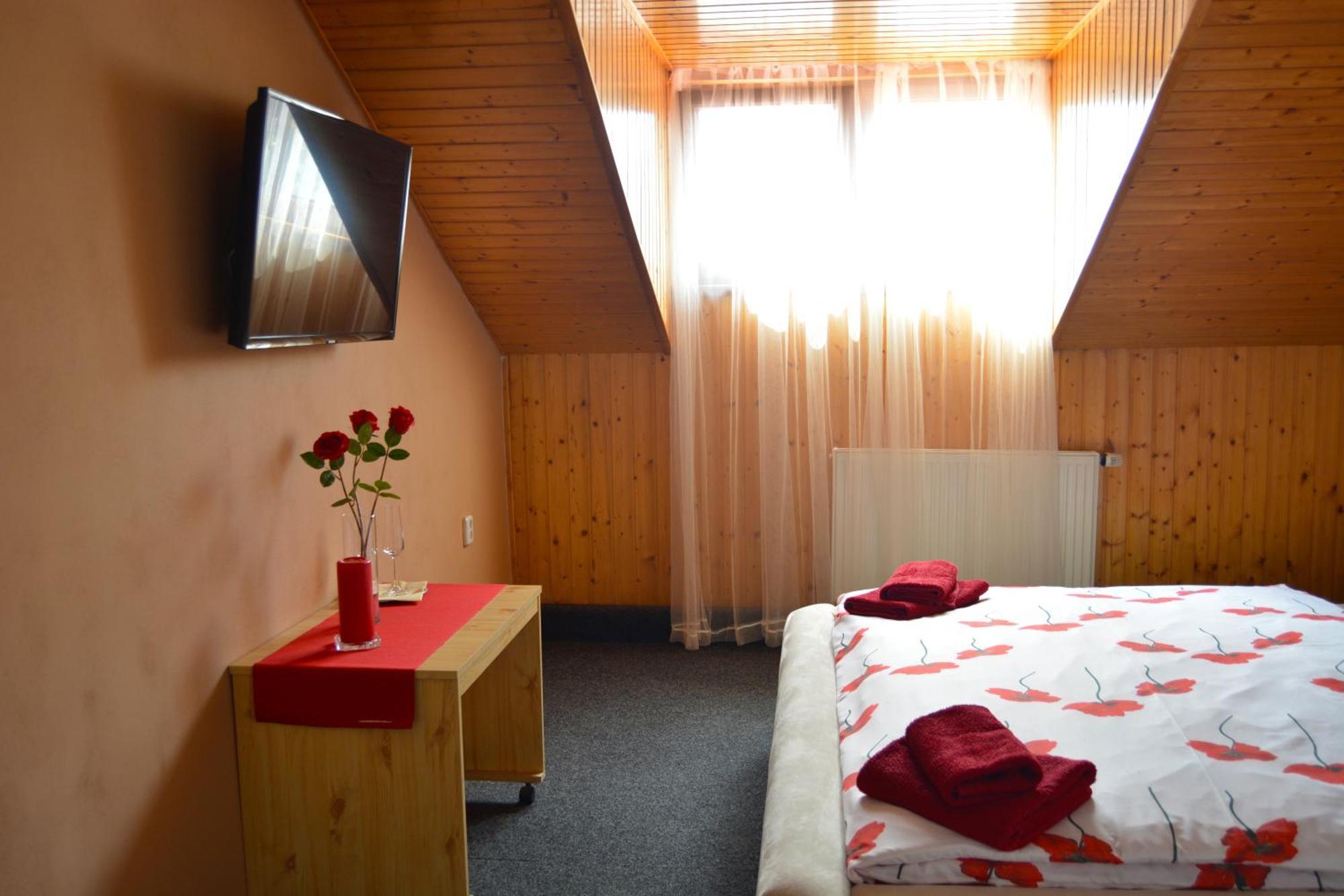 Restaurace A Penzion Lutena Dolni Lutyne Bagian luar foto