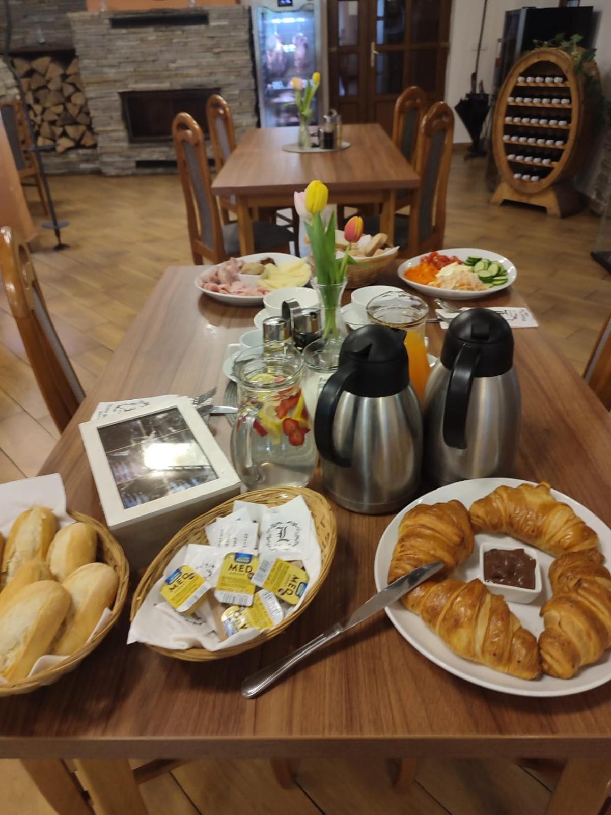 Restaurace A Penzion Lutena Dolni Lutyne Bagian luar foto