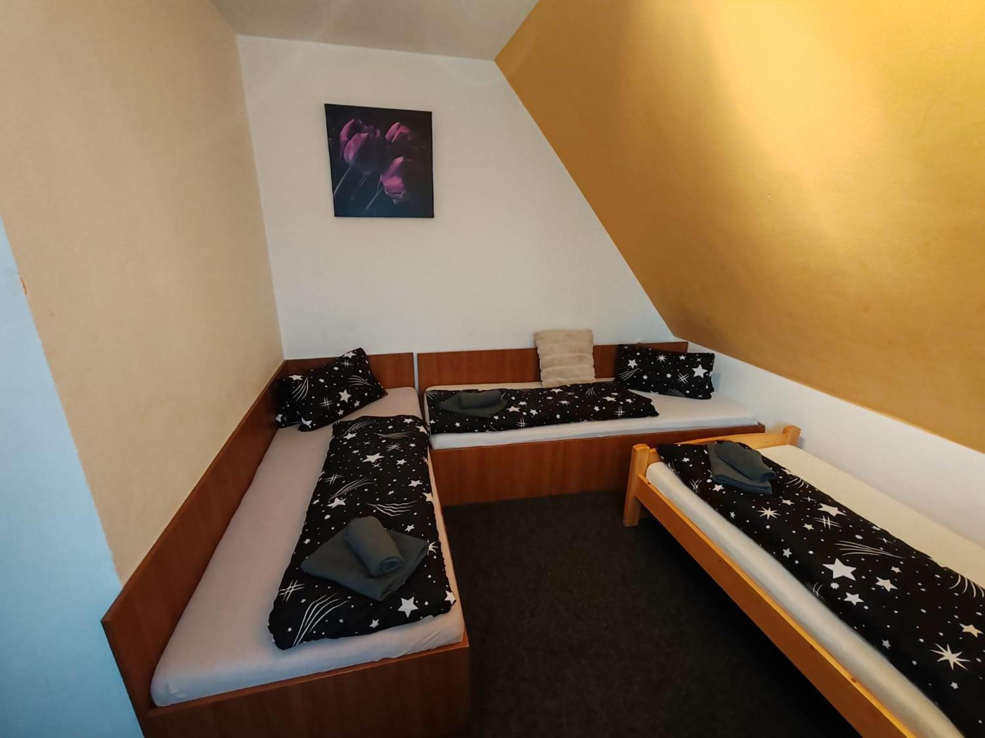 Restaurace A Penzion Lutena Dolni Lutyne Bagian luar foto